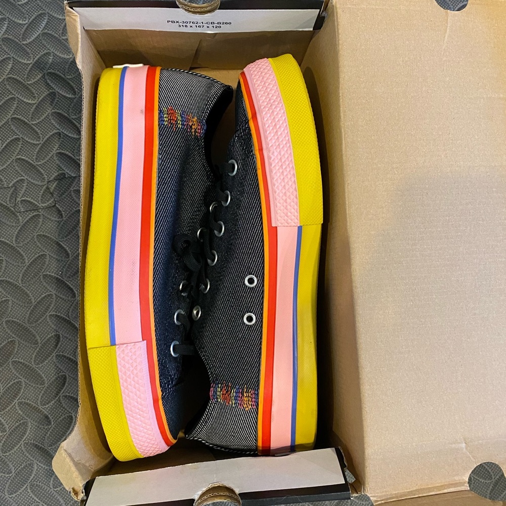 Converse size 10.5 women’s NWT